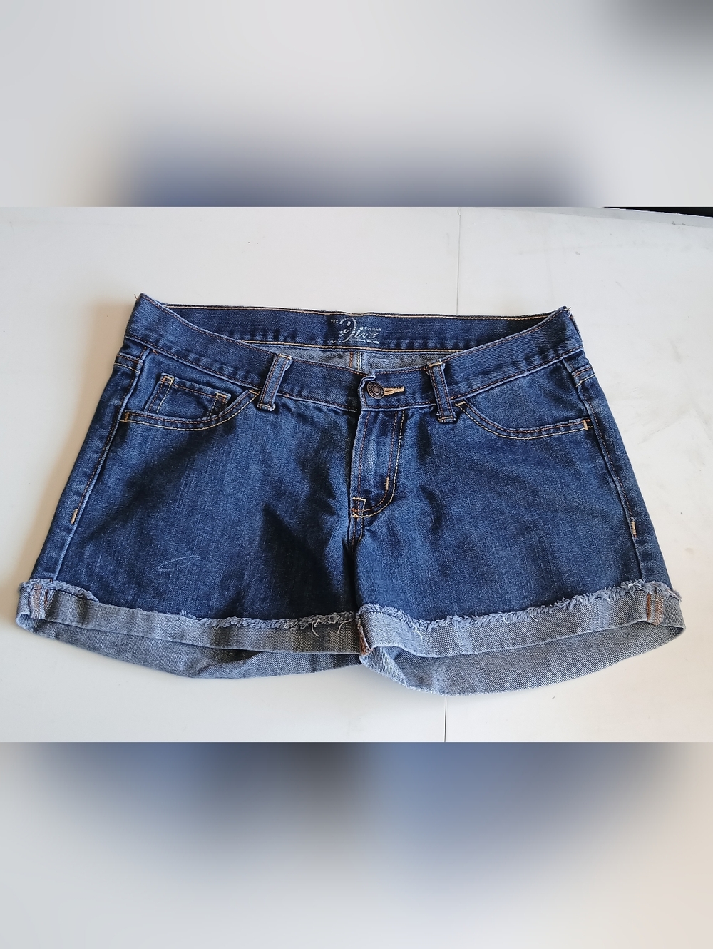 Old Navy The Diva Blue Denim Rolled-Hem Women’s Shorts